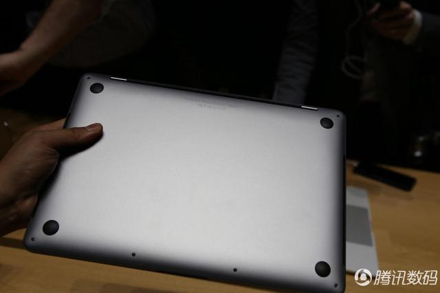 新MacBook Pro最速上手:Touch Bar交互帅到没朋友