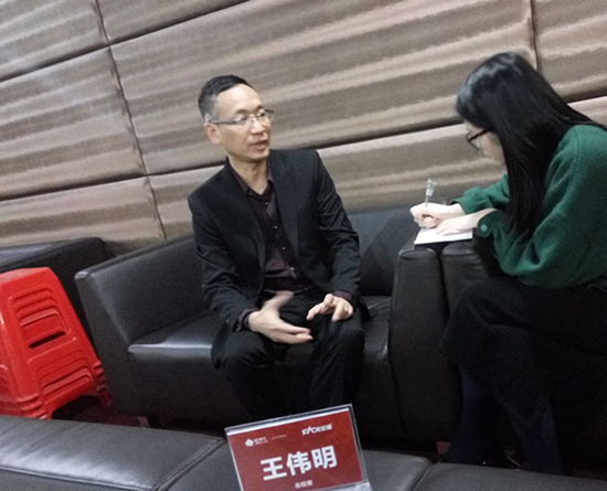法迪电器总经理王伟明现场接受采访