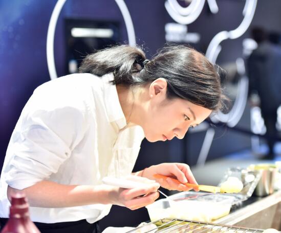 老板电器展位美食达人糯米情书现场制作食空甜品